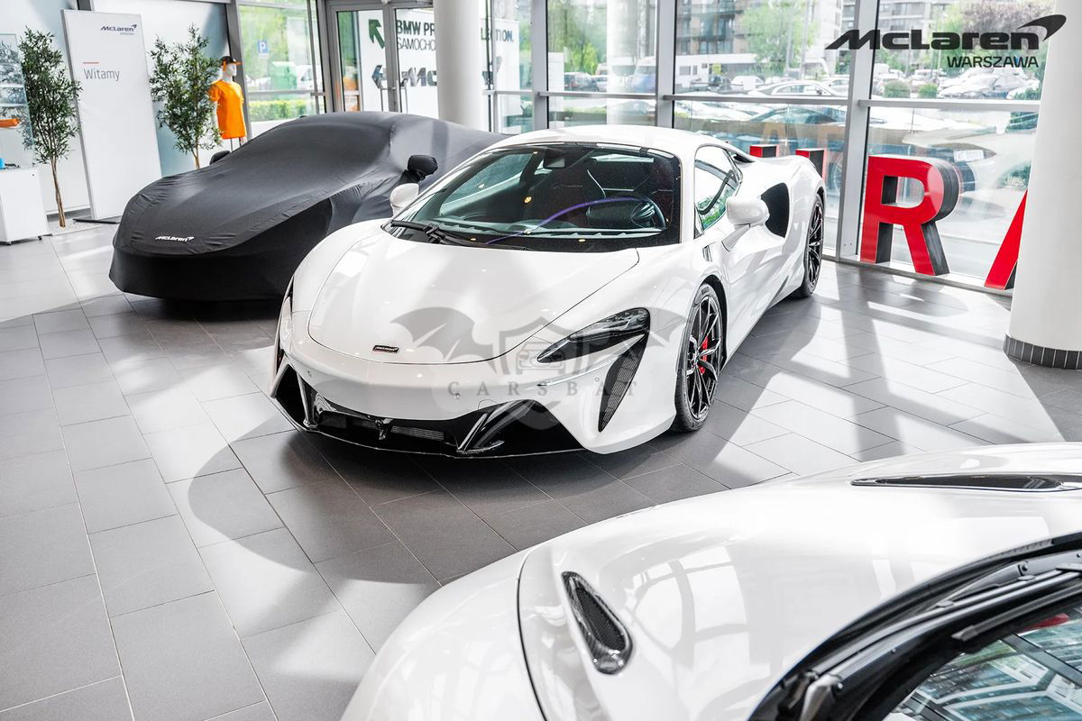 McLaren Artura 2024