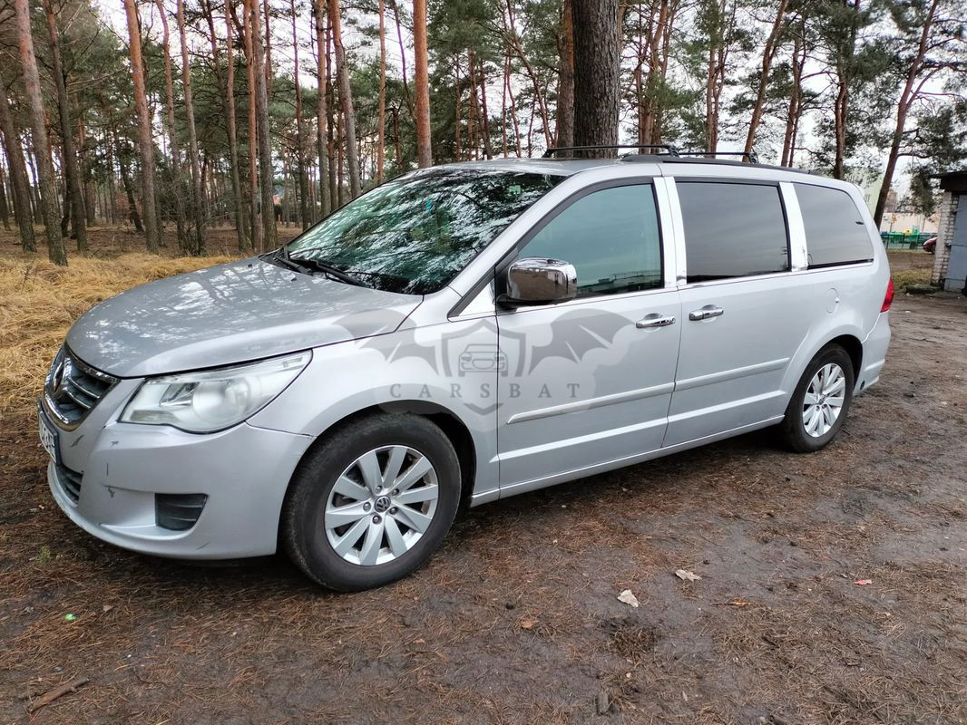 Volkswagen Routan 2012