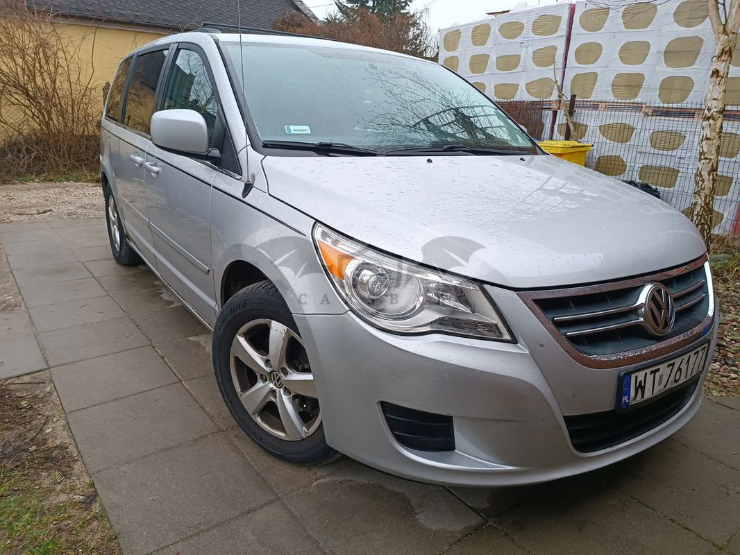 Volkswagen Routan 2011