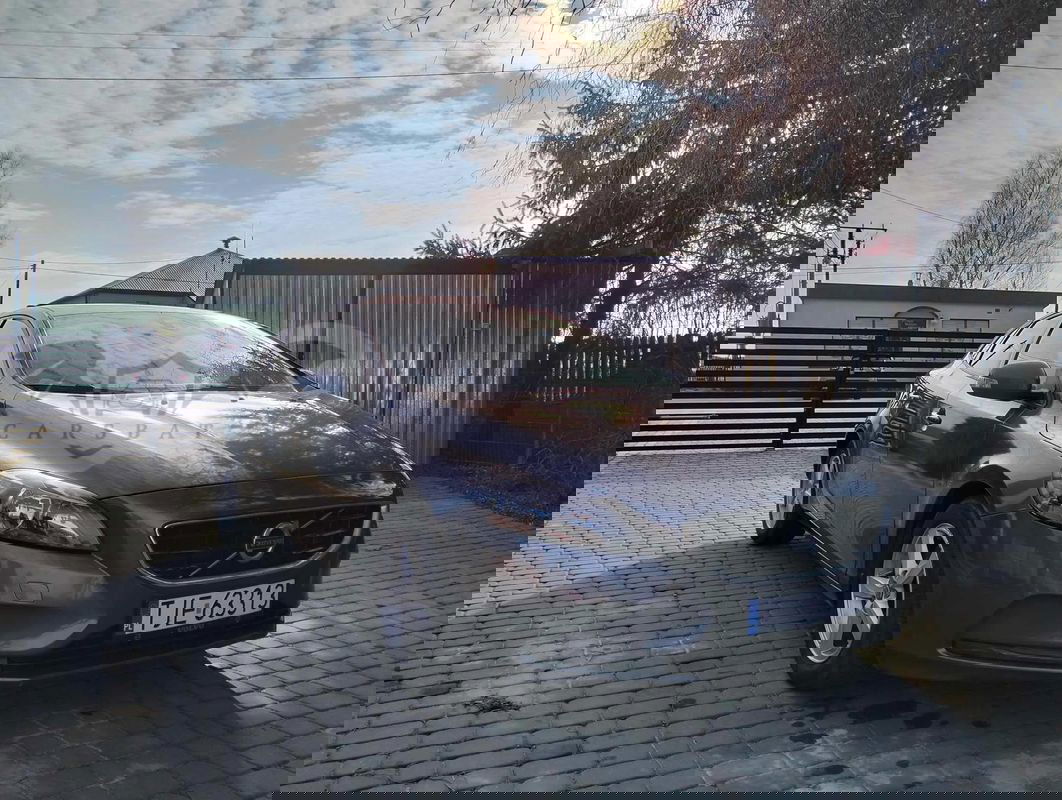 Volvo V40 II 2013