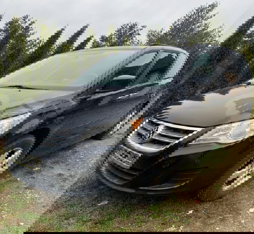 Volkswagen Routan 2010