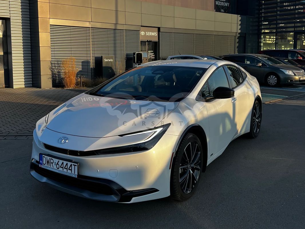 Toyota Prius V 2024