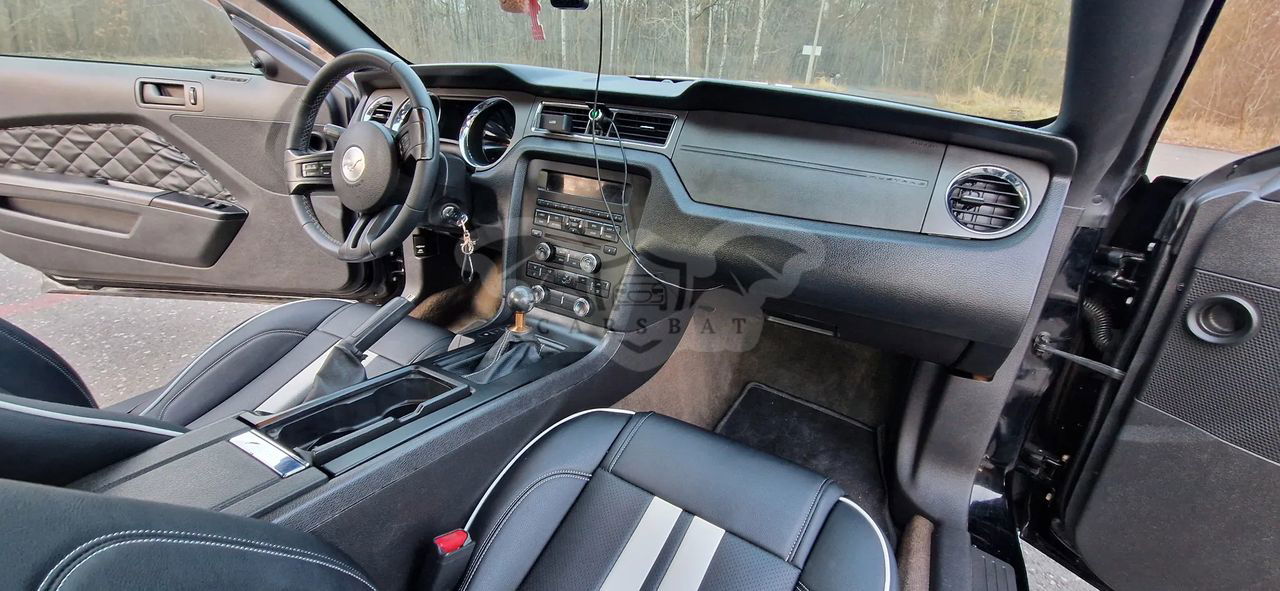 Ford Mustang 3.7 V6 2013