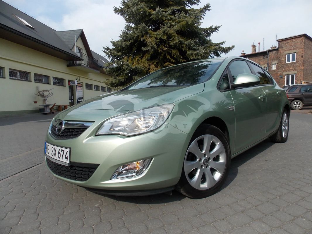 Opel Astra J III 1.6 Enjoy 2011
