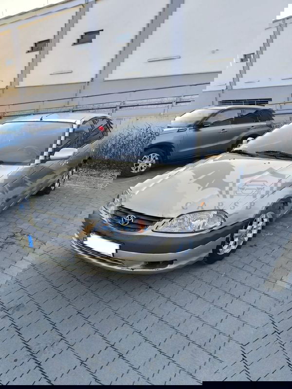 Toyota Avensis I 2.0 D-4D Sol 2001