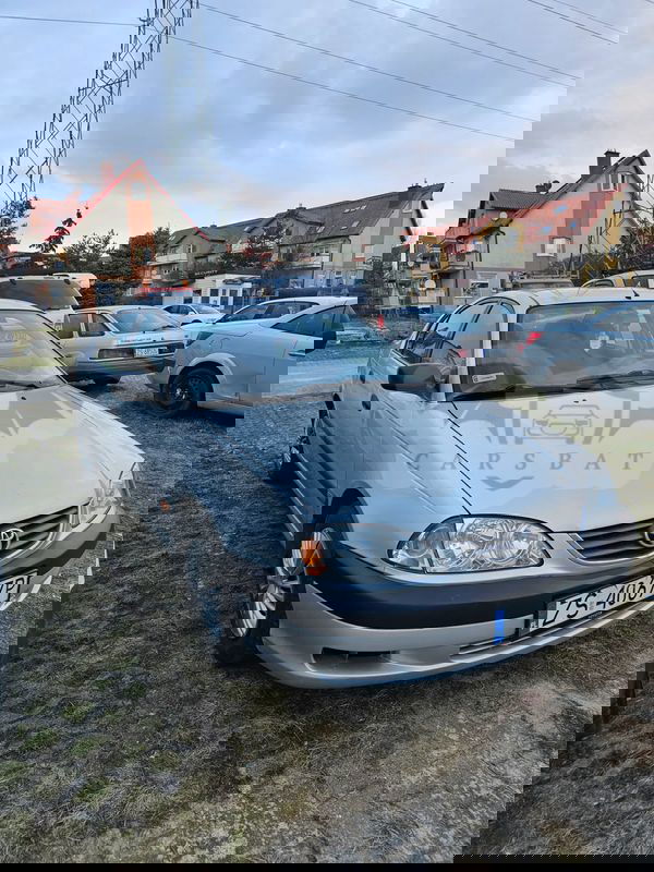 Toyota Avensis I 2001