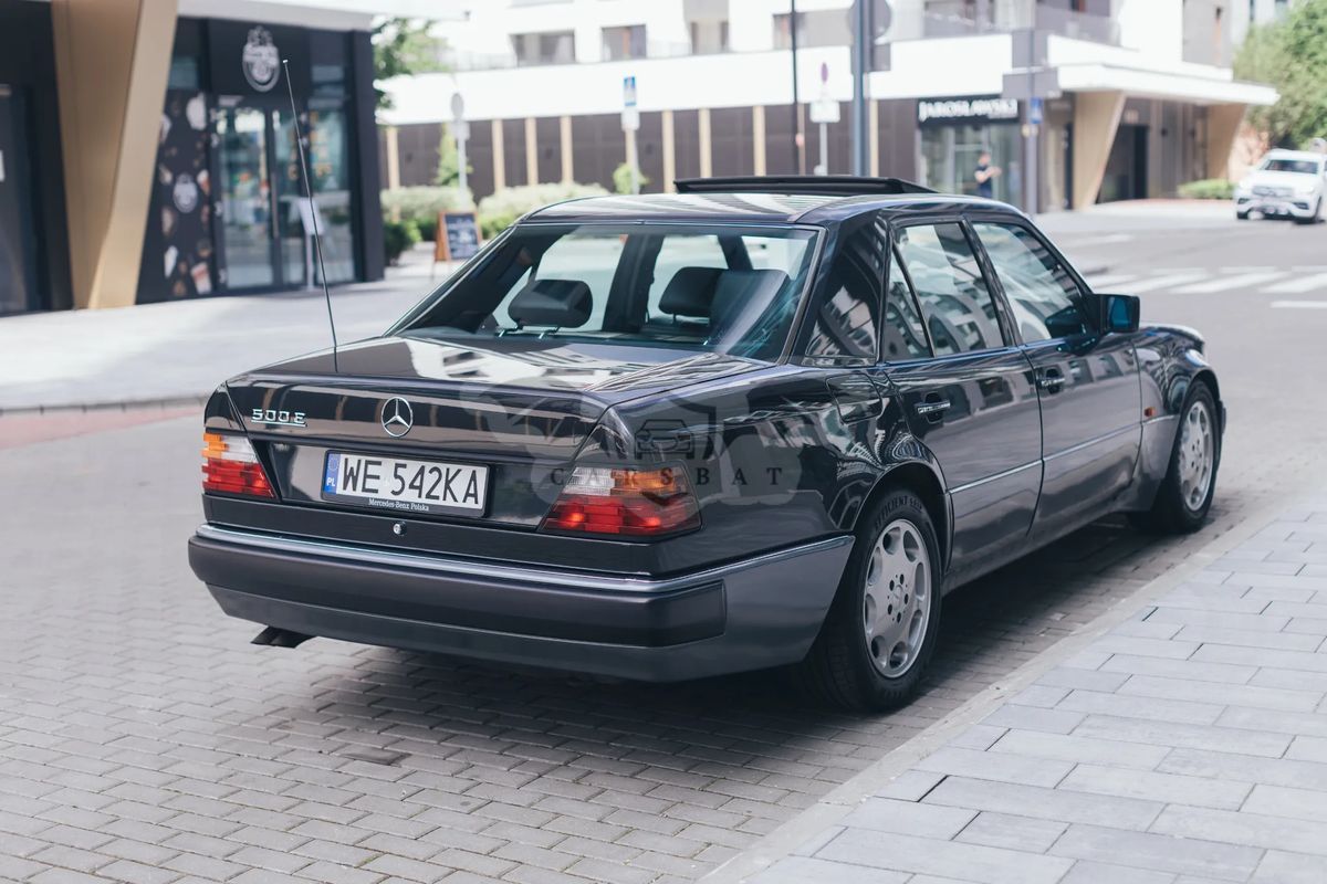 Mercedes-Benz E 1992
