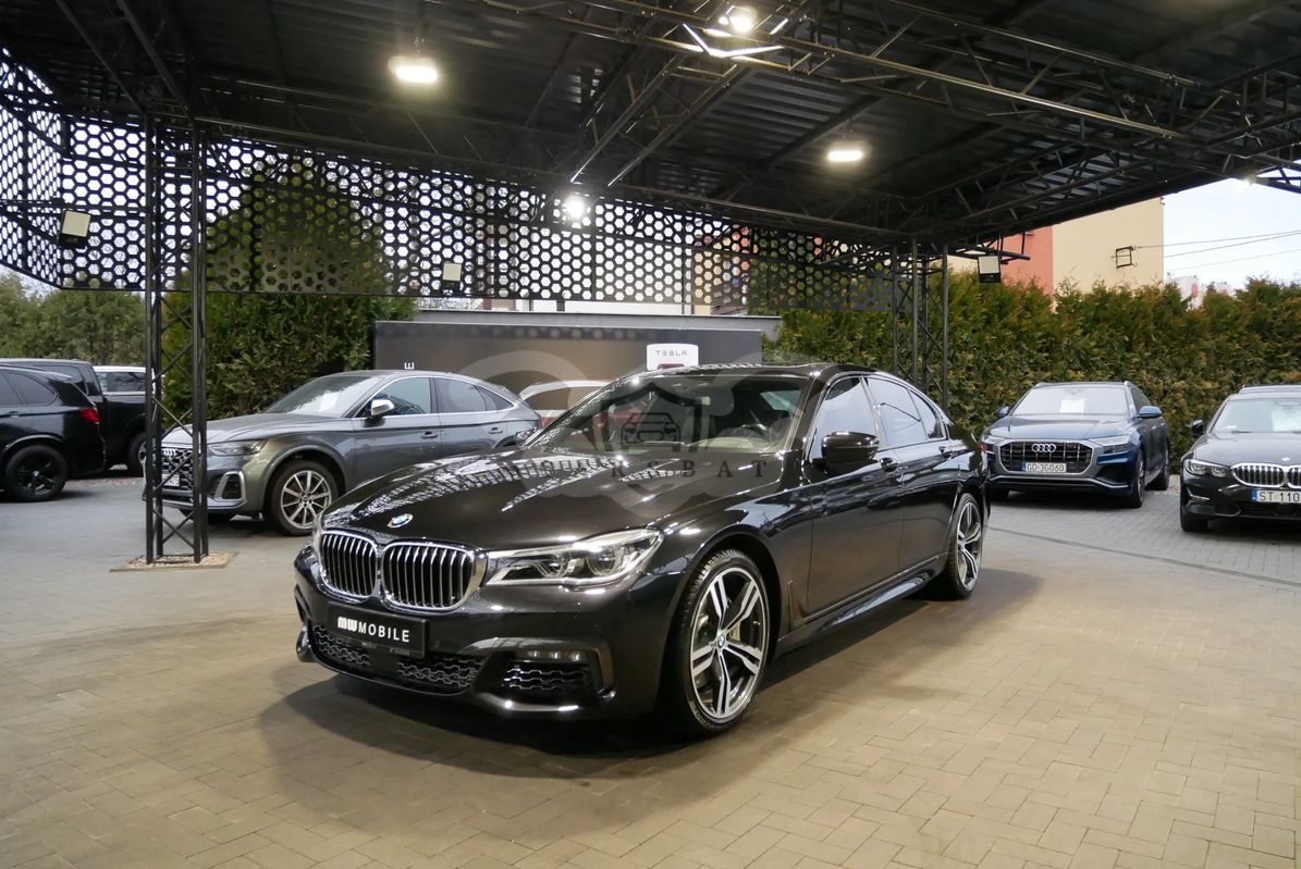 BMW 7 Series G11/12 750i xDrive 2018