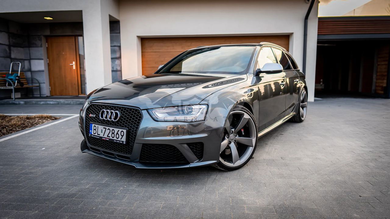 Audi RS4 Standard 2013