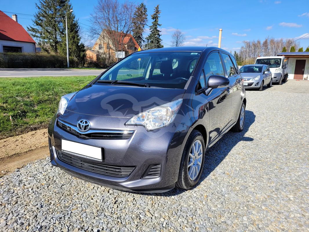 Toyota Verso-S 1.33 Premium 2013