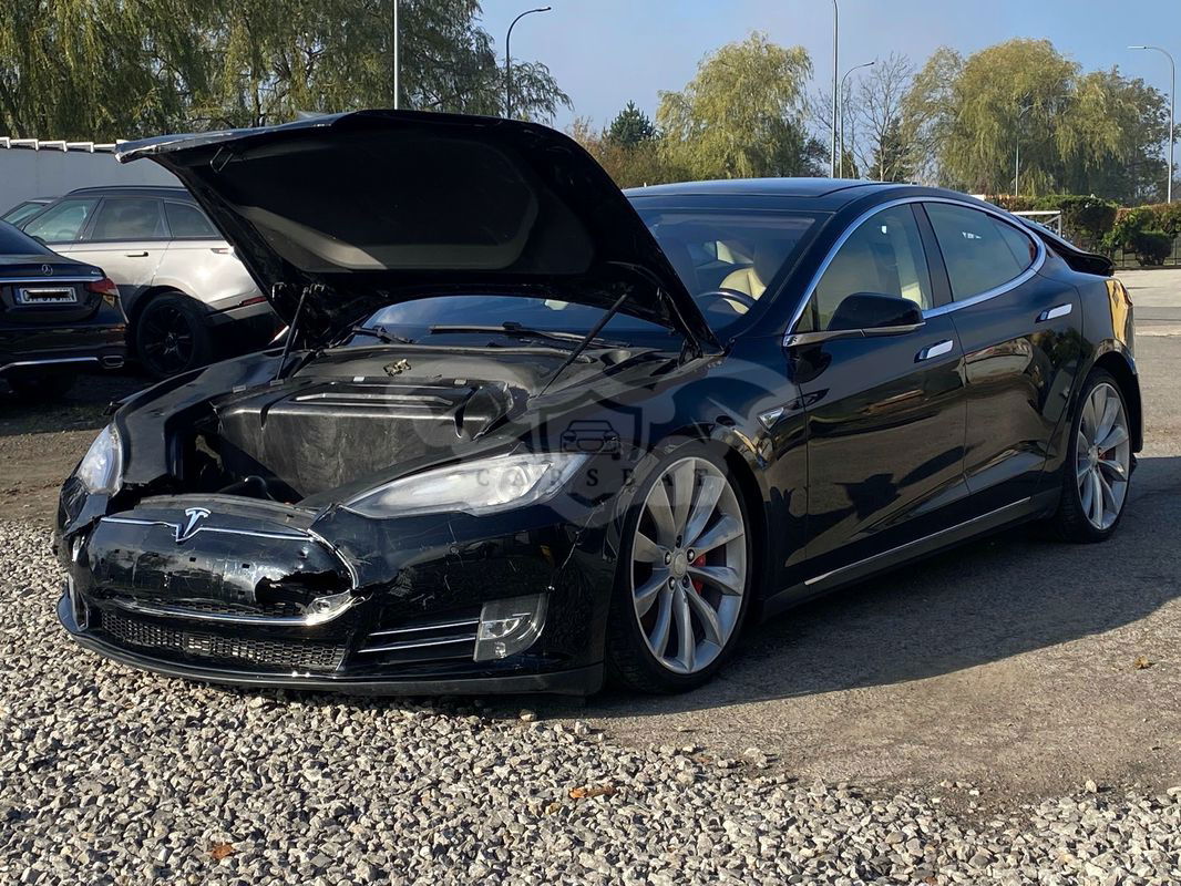 Tesla Model S 85 D Performance 2015