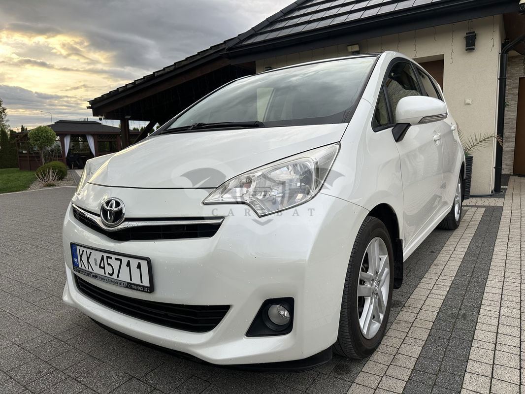 Toyota Verso-S 1.33 Premium 2013