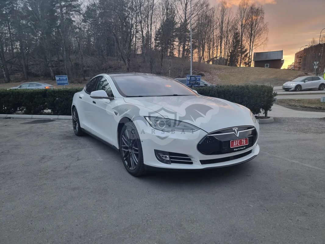 Tesla Model S 2015