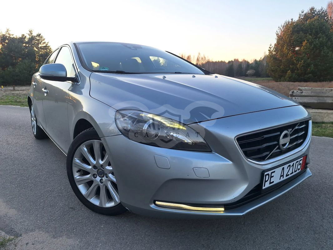 Volvo V40 II D2 Summum 2013