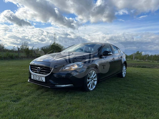 Volvo V40 II D2 R Design 2013