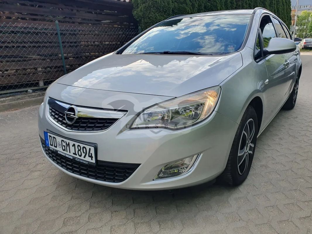 Opel Astra J 2011