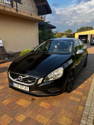 Volvo S60 II D4 R-Design 2012
