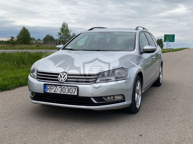 Volkswagen Passat B7 Variant 1.6 TDI DPF BlueMotion 2011