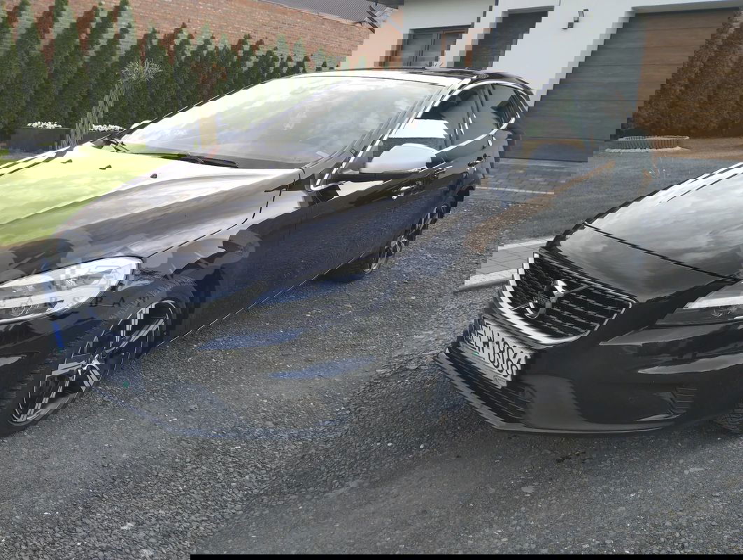 Volvo V40 II T3 Drive-E R-Design Momentum 2019