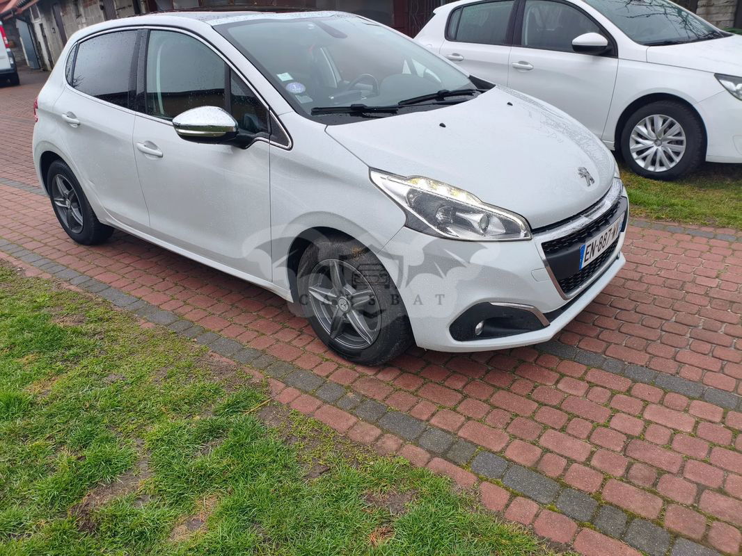 Peugeot 208 I PureTech 110 Stop & Start Signature 2016