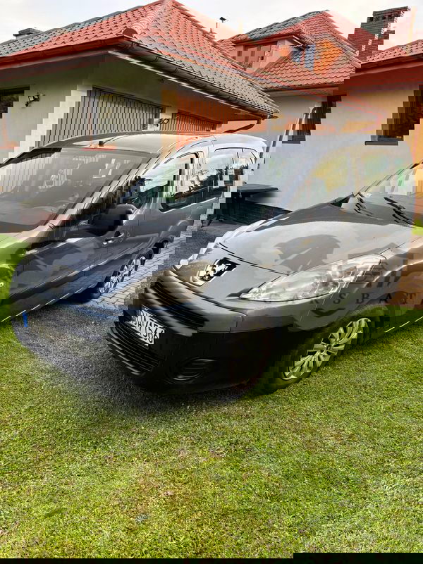 Peugeot Partner II 2011
