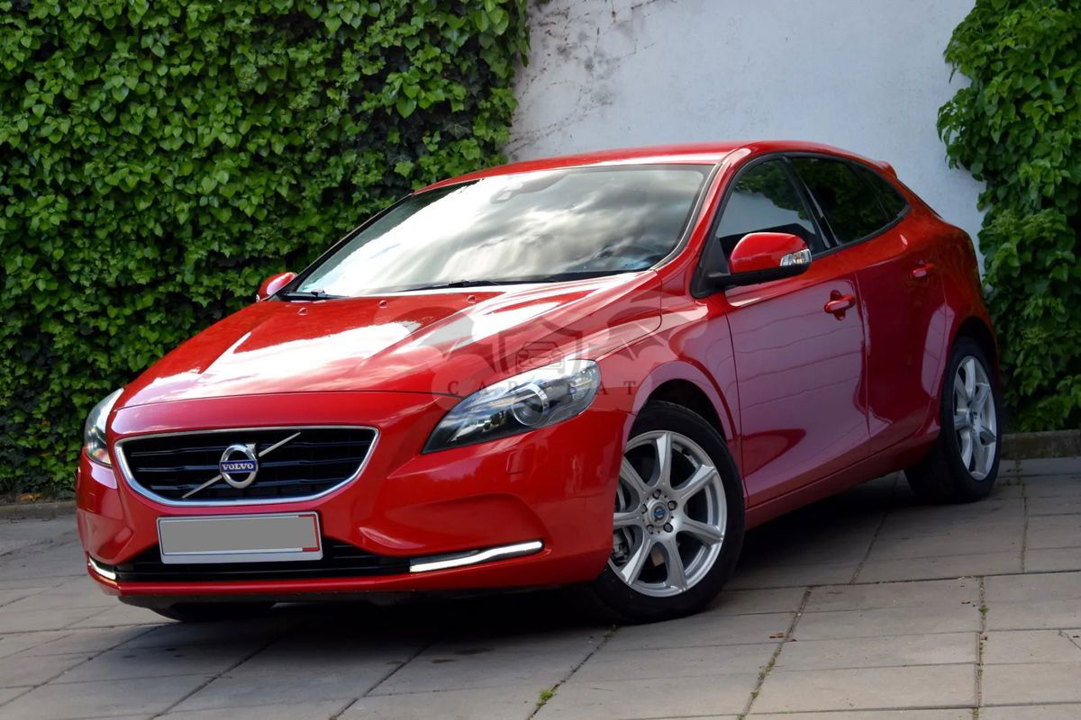 Volvo V40 II D4 Momentum 2013