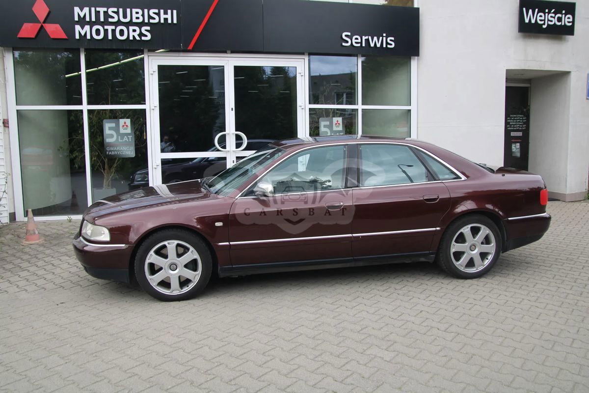 Audi S8 D2 2000