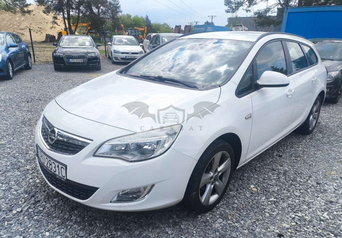 Opel Astra J 2011