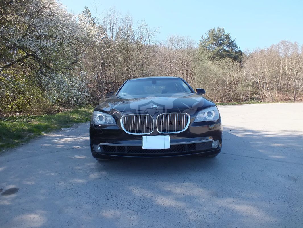 BMW 7 Series F01 740Li 2012
