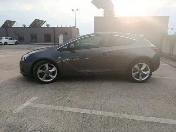 Opel Astra J GTC 1.4 Turbo (ecoFLEX) Start/Stop 2013