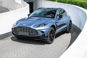 Aston Martin DBX 2025