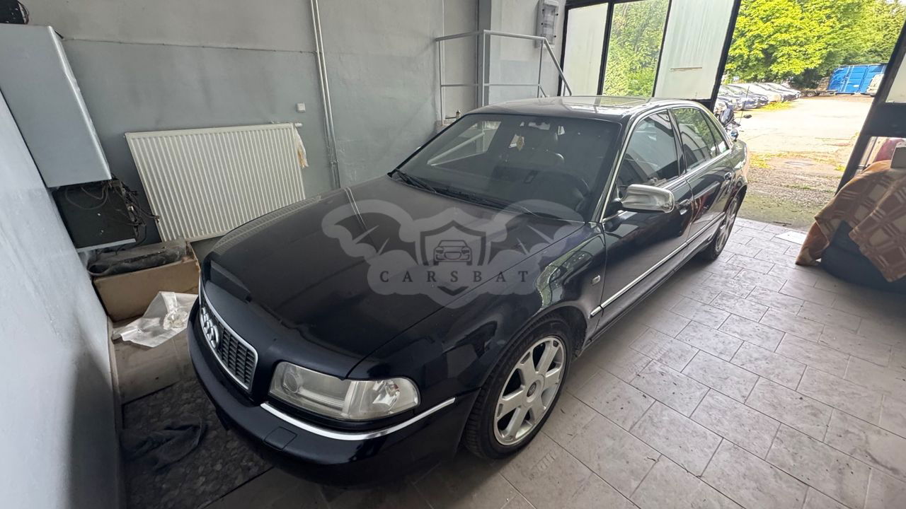 Audi S8 D2 2000