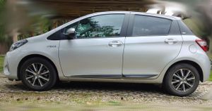 Toyota Yaris III Hybrid 100 Premium 2019