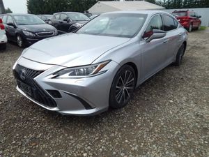 Lexus ES 300h Business Edition + 2022