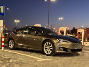 Tesla Model S 2015