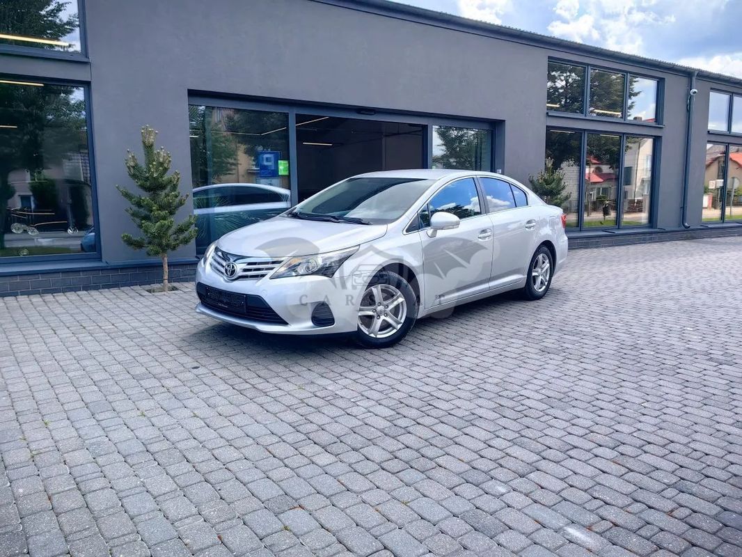 Toyota Avensis III 1.8 Sol 2013