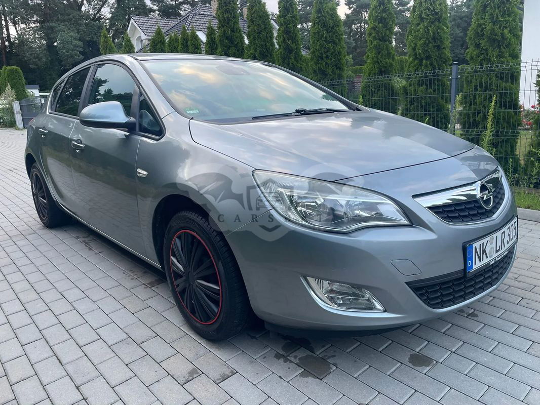 Opel Astra J 1.6 Active 2011