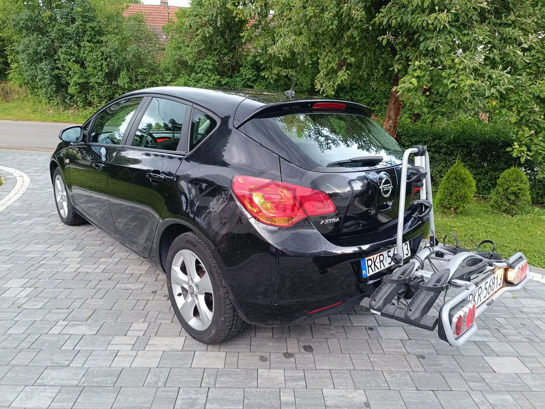 Opel Astra J 2011