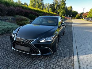 Lexus ES 300h Business Edition 2023