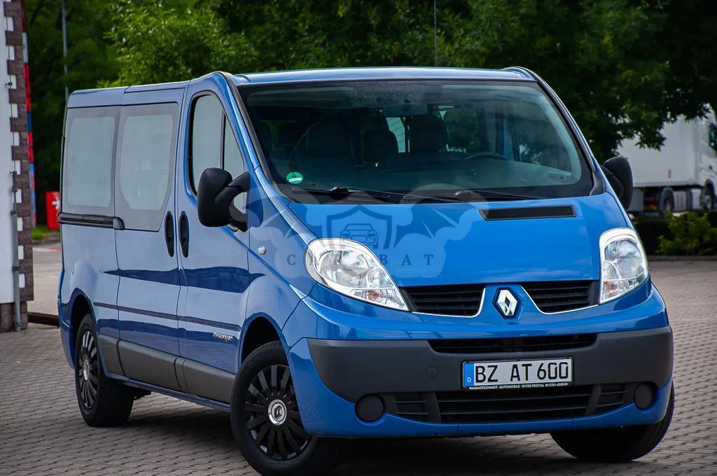 Renault Trafic II 2.0 dCi 115 FAP Grand Passenger Black Edition 2009