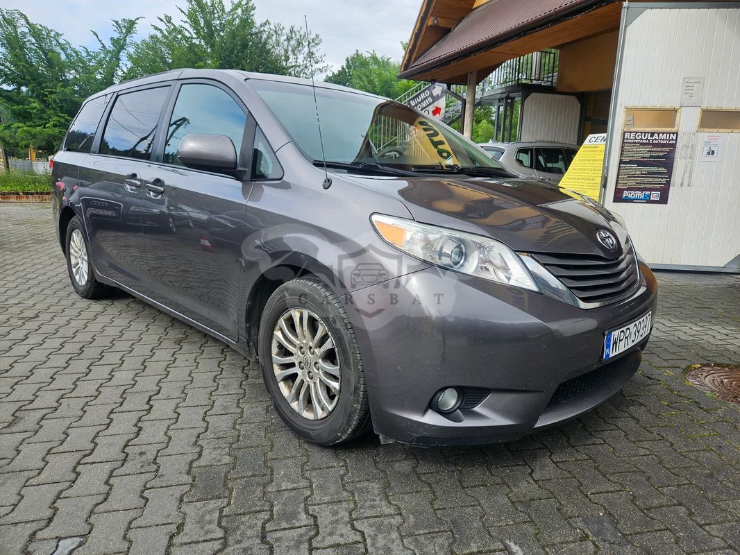 Toyota Sienna 3.5 V6 2011