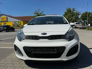 Kia Rio III 1.2 Dream Team Edition 2014