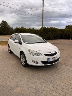 Opel Astra J 2011