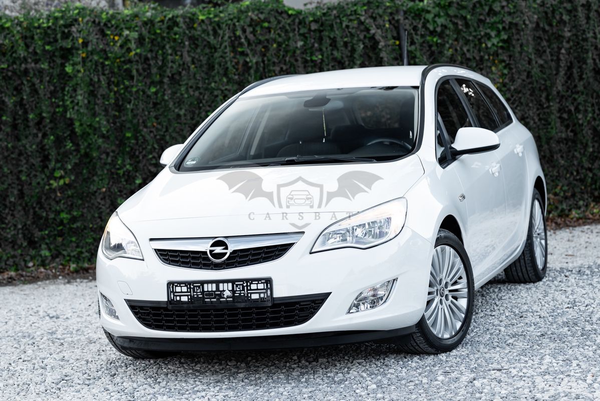 Opel Astra J 1.4 Turbo Sport 2011