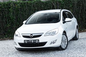 Opel Astra J 1.4 Turbo Sport 2011