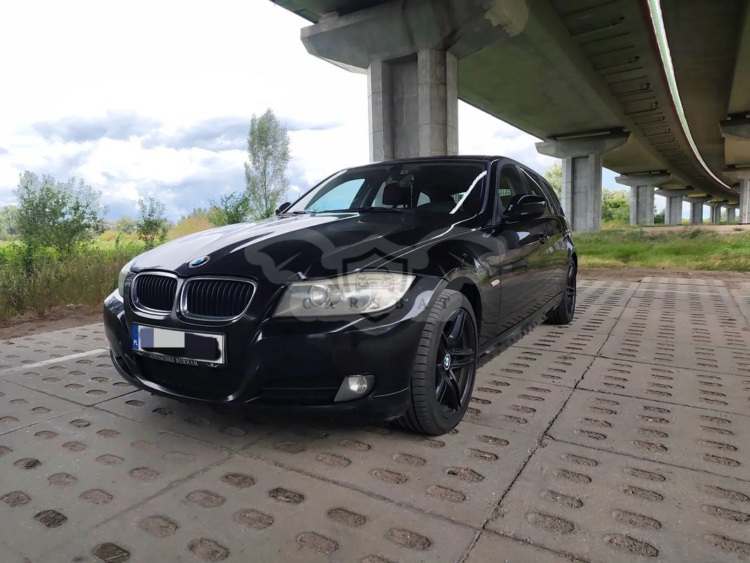 BMW 3 Series E90/E91/E92/E93 318d Touring 2011