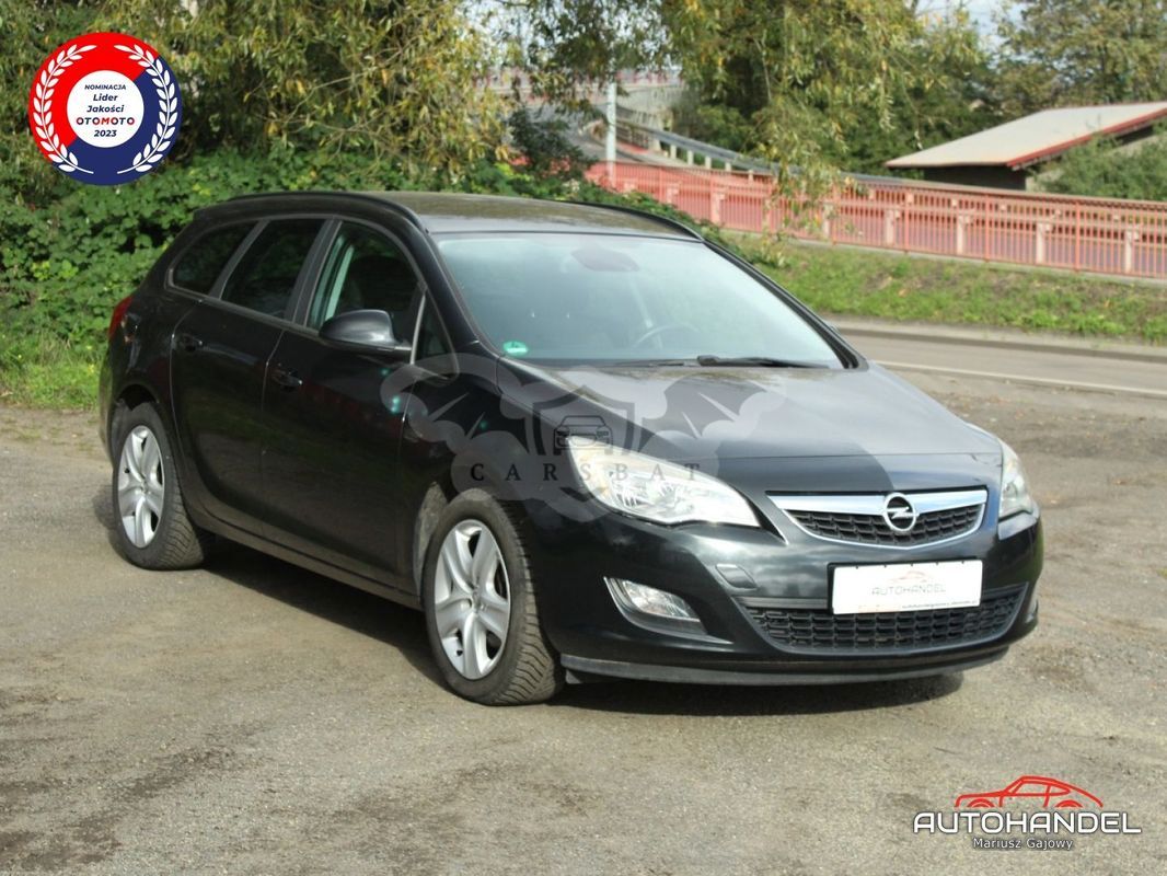 Opel Astra J 2011