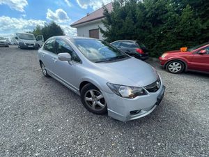 Honda Civic VIII Hybrid 1.3i-DSI i-VTEC IMA CVT 2009