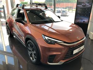 Lexus LBX 1.5 Hybrid Elegant 2025