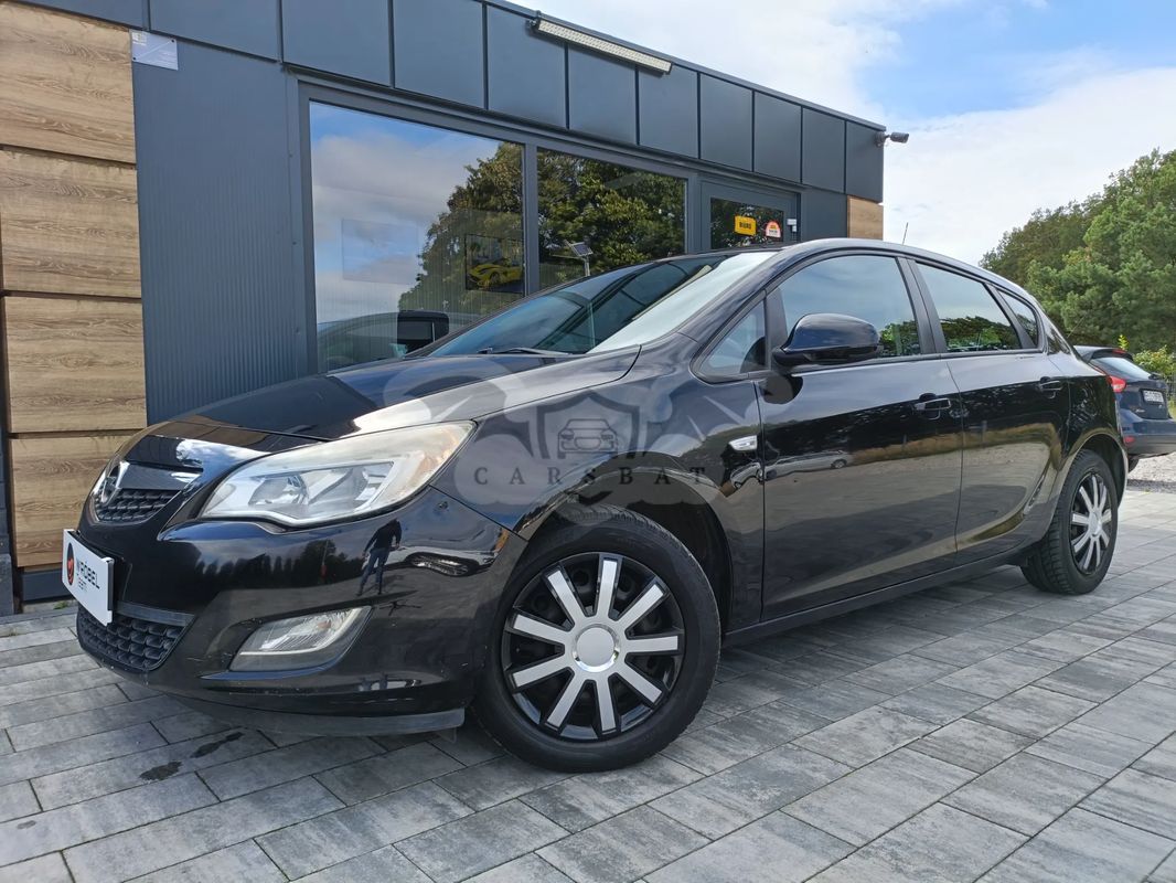 Opel Astra J 2011